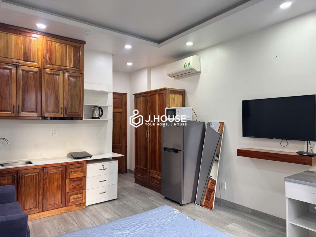 Studio Apartment with Balcony for Rent in District 1 - THD Apartment-4