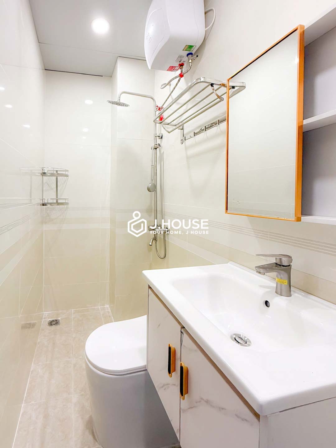 Studio for Rent with Balcony, Private Washing Machine D1 - QK-2