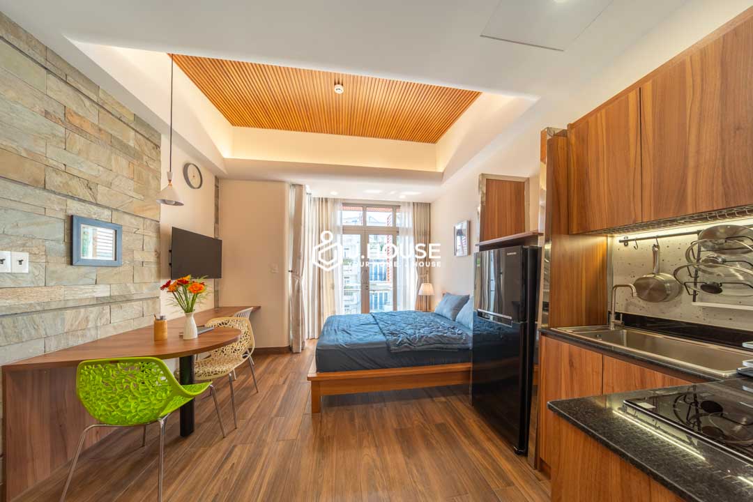 Studio for Rent with L-shaped Kitchen at Hanh Home District 4