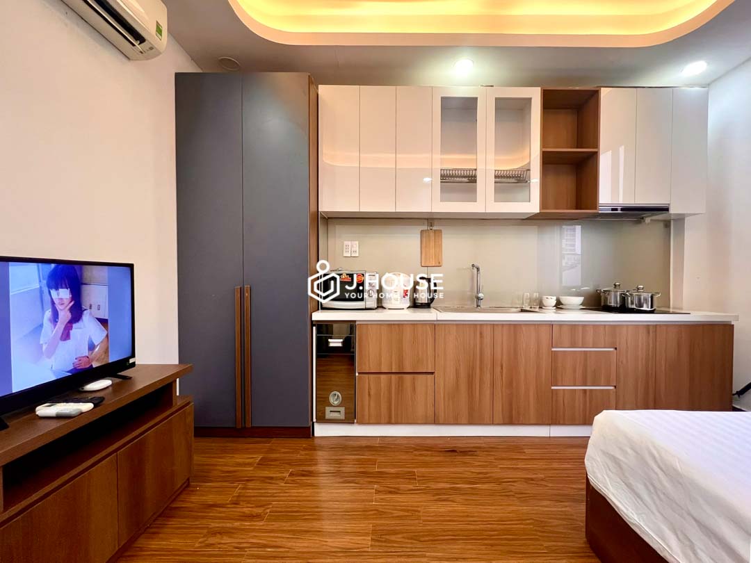 Studio in District 3 for Rent with Large Window near Tan Dinh Market-2