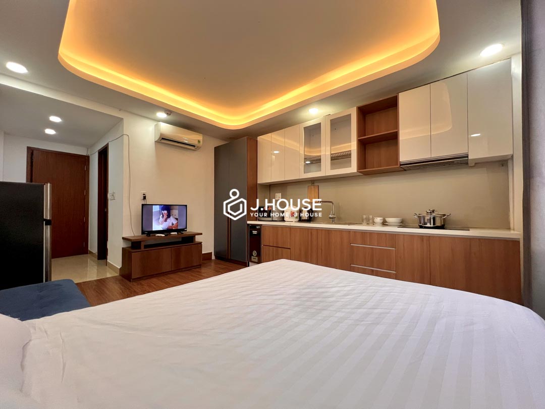 Studio in District 3 for Rent with Large Window near Tan Dinh Market-3