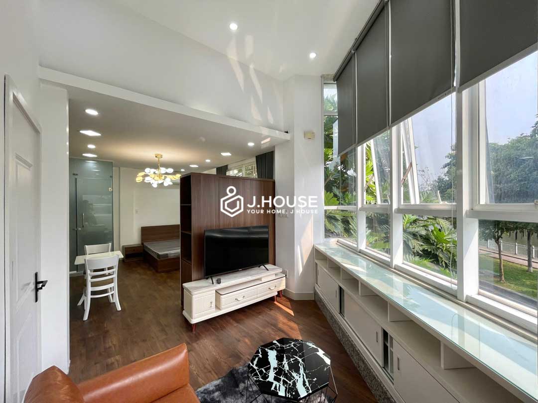 Stunning Canal View Serviced Apartment for Rent in Phu Nhuan - DQ Home-1