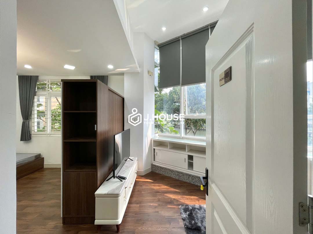 Stunning Canal View Serviced Apartment for Rent in Phu Nhuan - DQ Home (2)