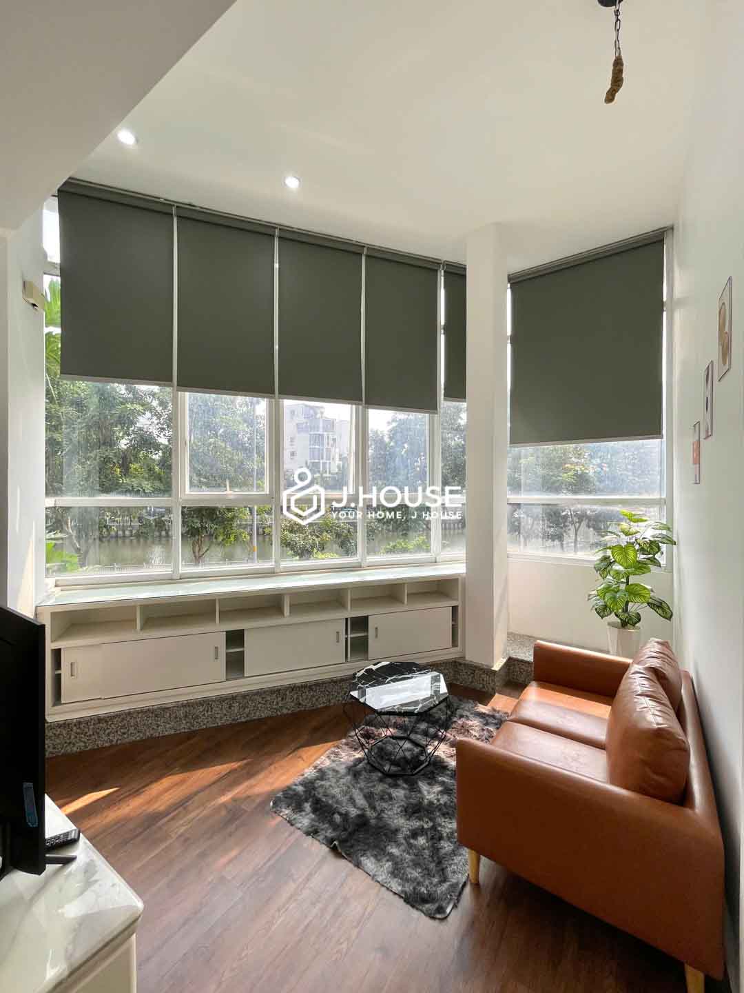 Stunning Canal View Serviced Apartment for Rent in Phu Nhuan - DQ Home-6