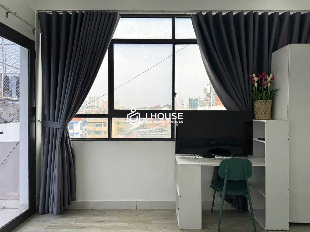 1-bedroom-apartment-with-balcony-ds-house-district-1-b5-2