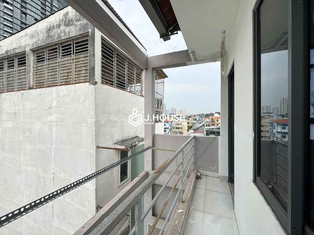 1-bedroom-apartment-with-balcony-ds-house-district-1-b5-6