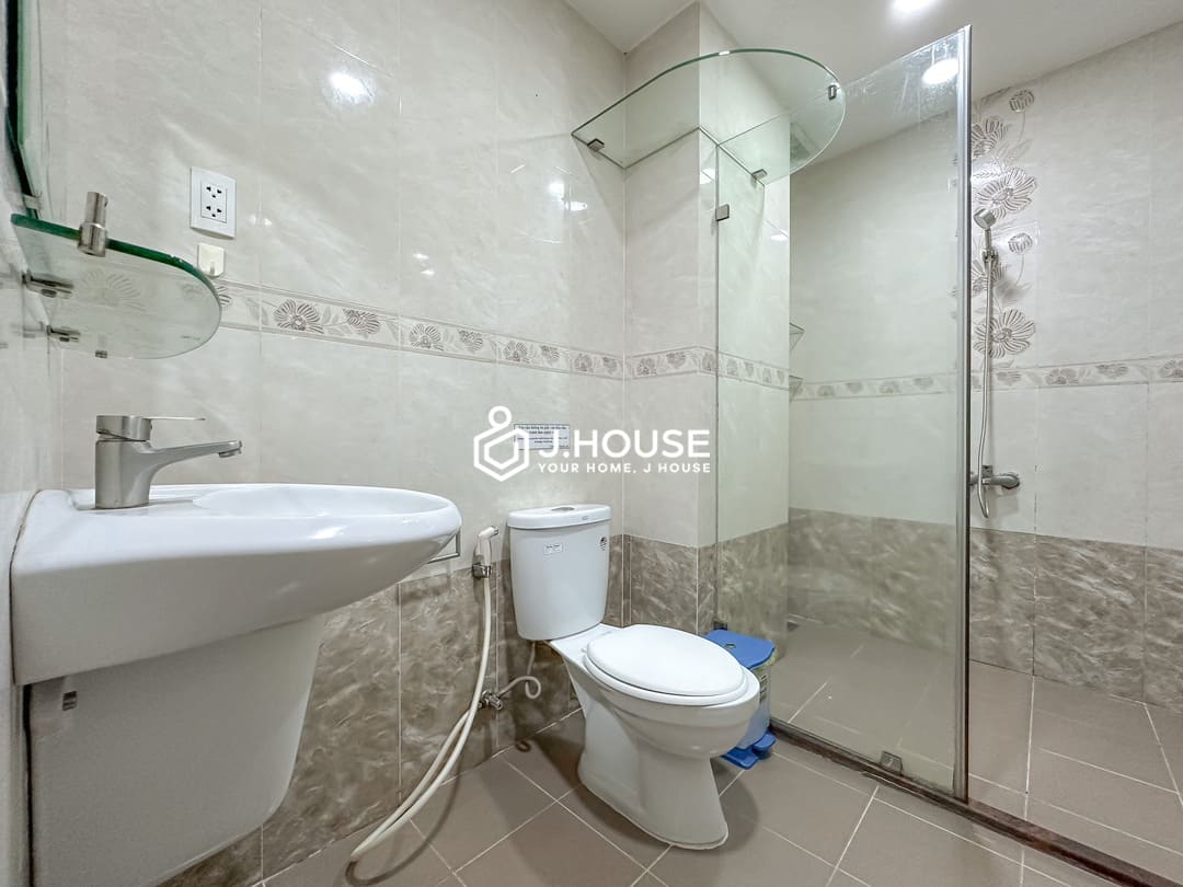 Bright 2br apartment for rent in District 1, HCMC