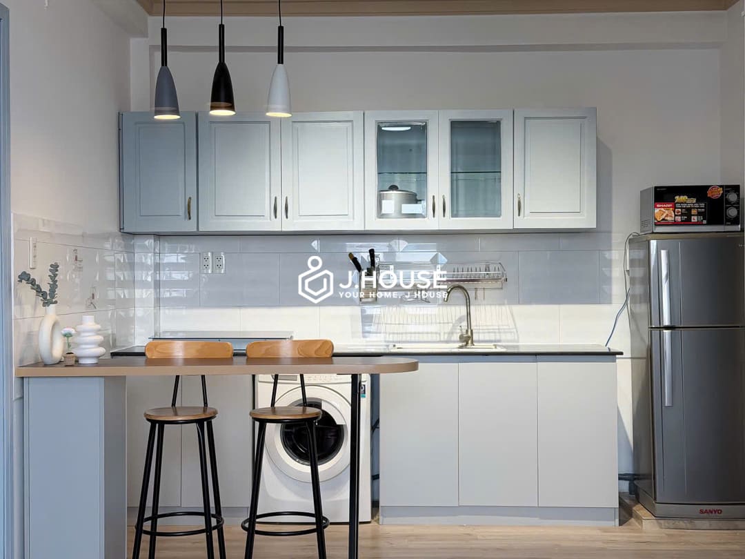 Bright 2br apartment for rent in District 1, HCMC