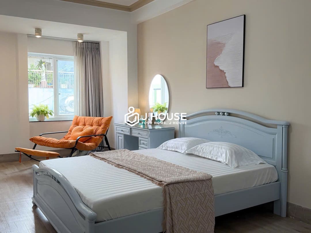 Bright 2br apartment for rent in District 1, HCMC