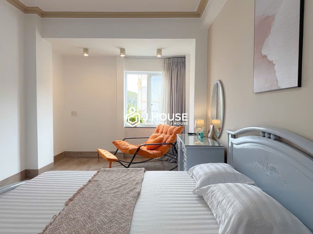 Bright 2br apartment for rent in District 1, HCMC