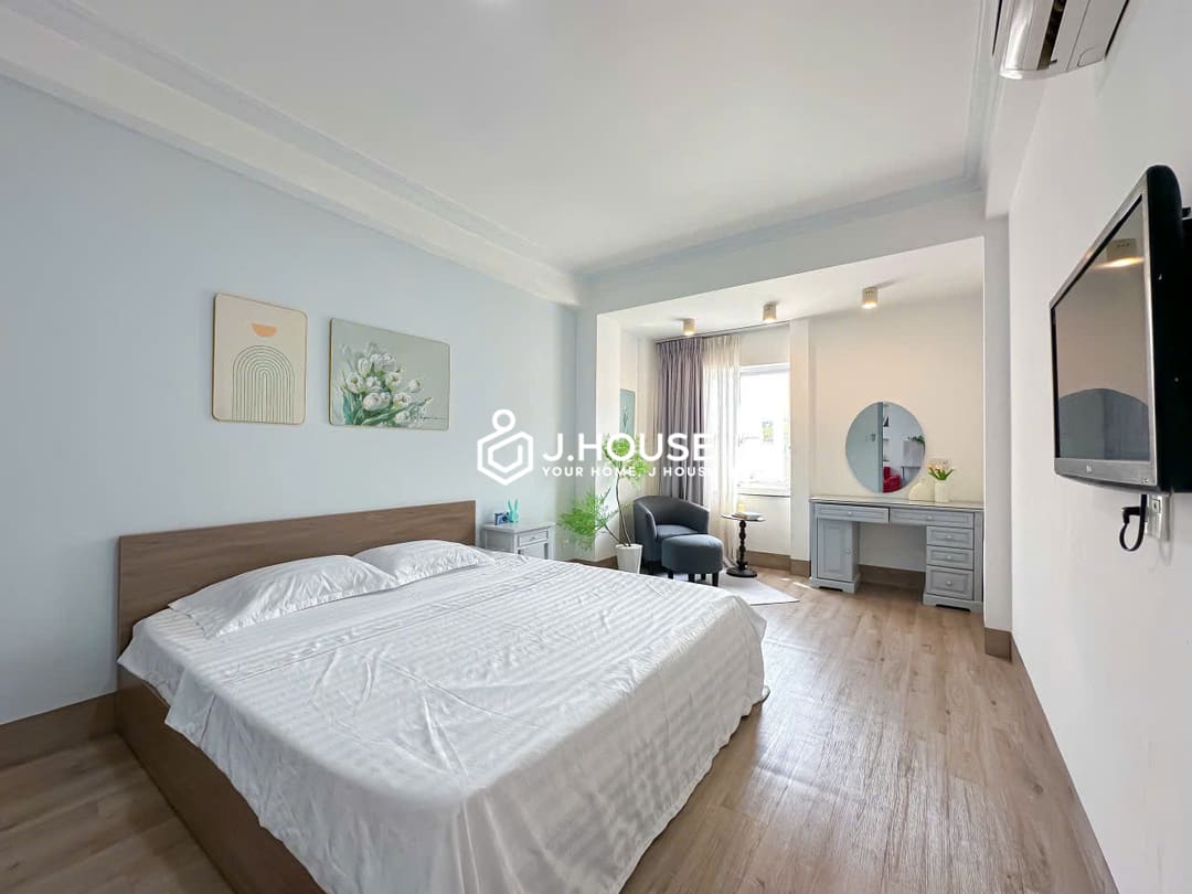Bright 2br apartment for rent in District 1, HCMC