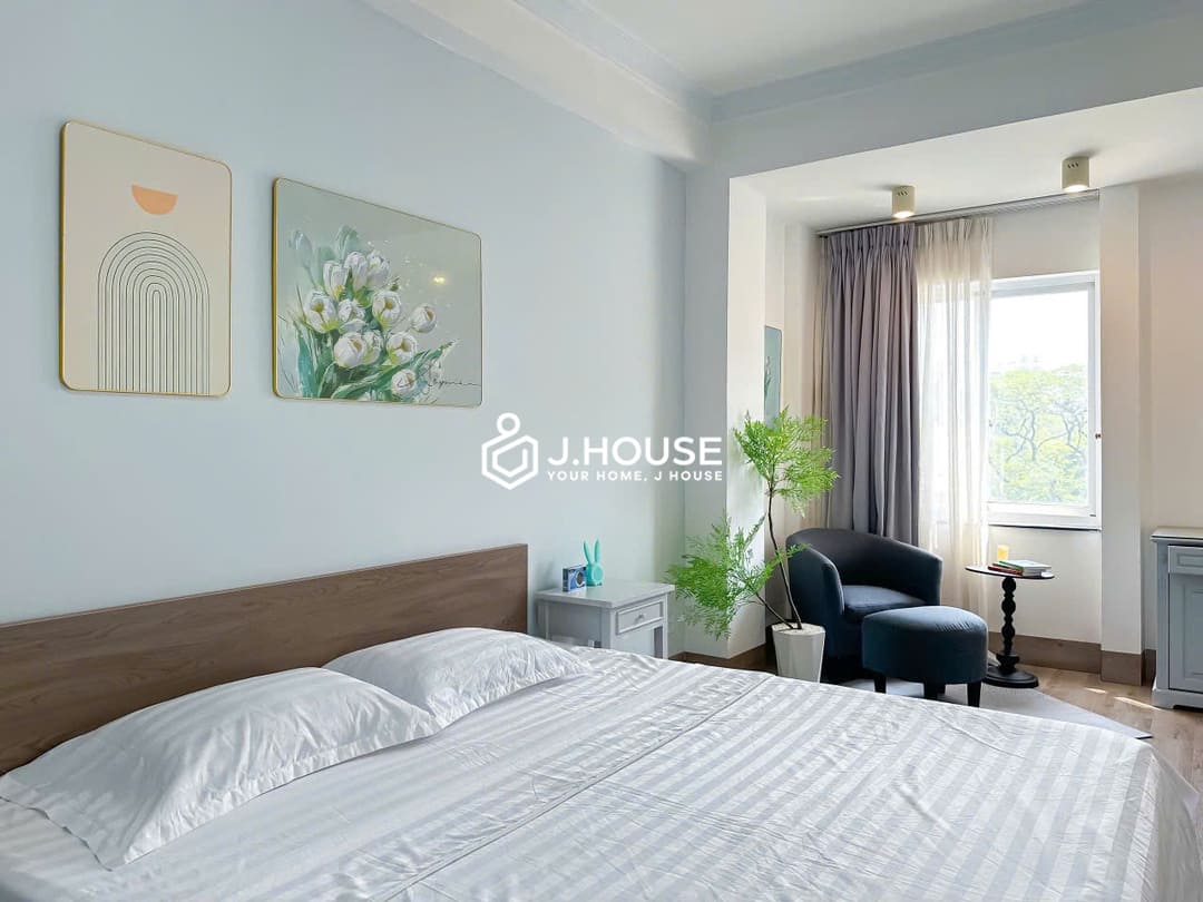 Bright 2br apartment for rent in District 1, HCMC
