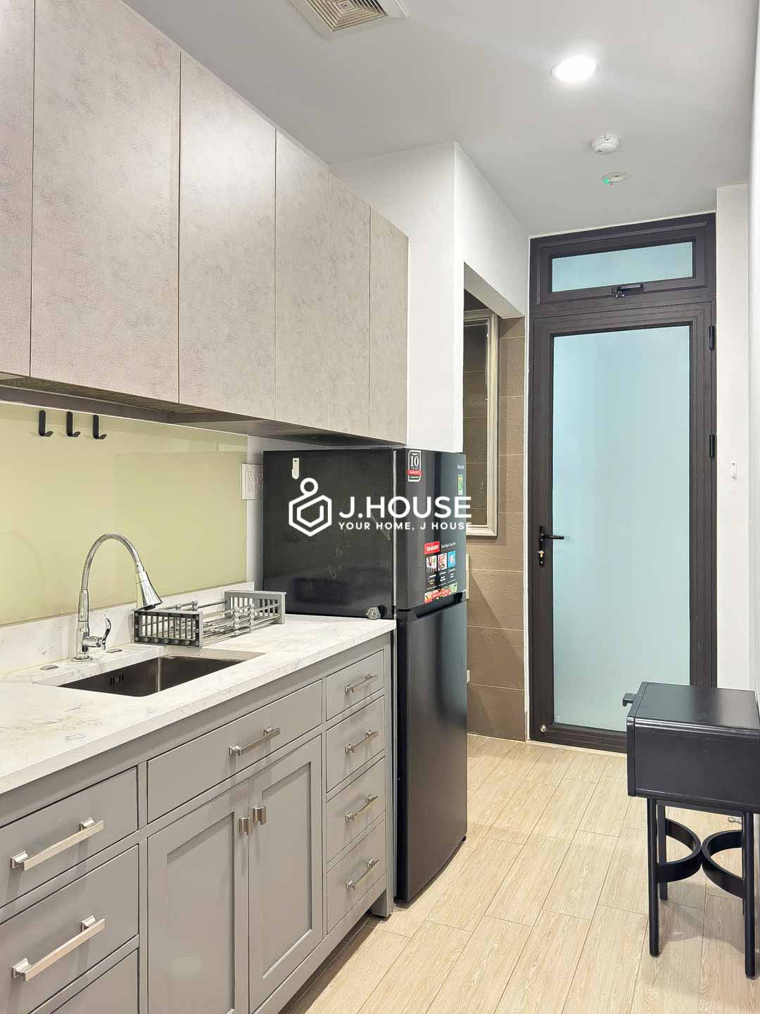 Bright Studio Apartment for Rent in District 3 - Turtle Apartment-11 (2)