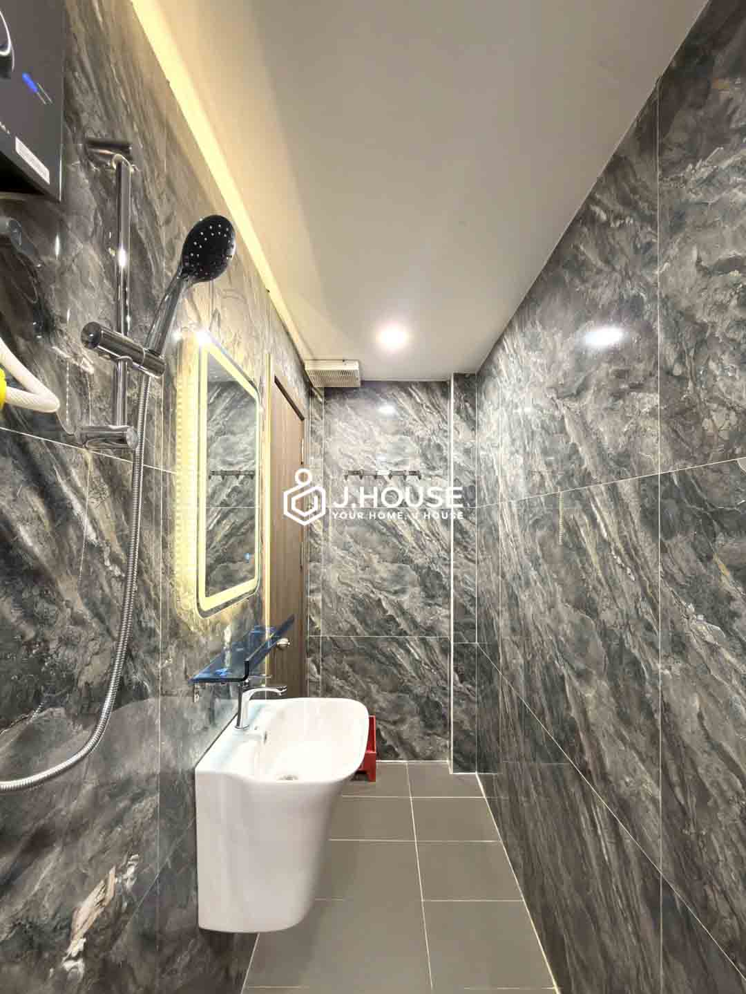 Modern 1-BR Apartment in District 1 with Balcony, Laundry - Joo House-13