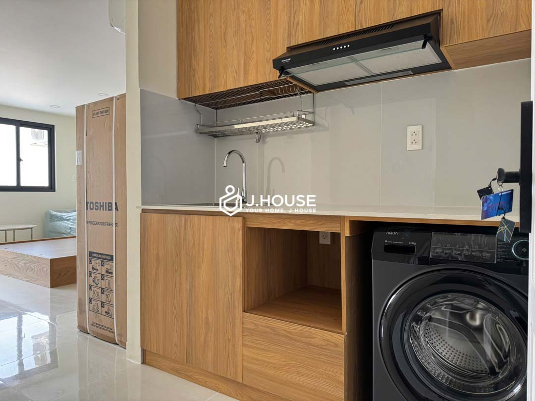 Studio Apartment in District 2 for Rent with Balcony & Laundry - Minh Phuong Apartment-4