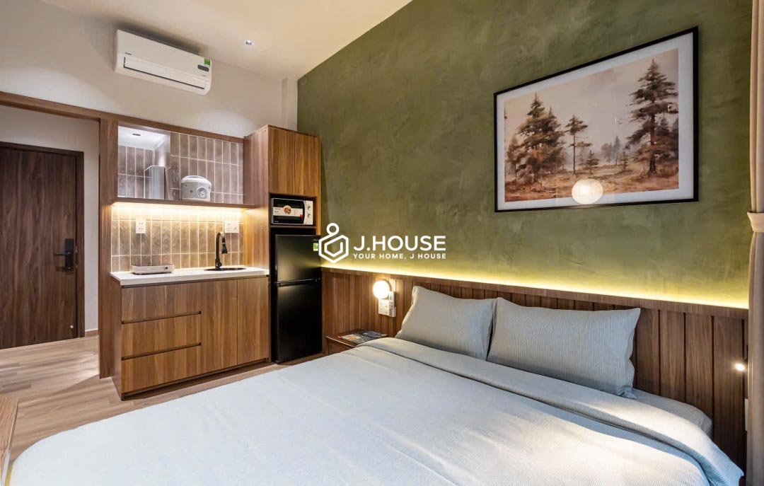 Studio in District 1 with Private Balcony and Laundry - CivilisHouse-1