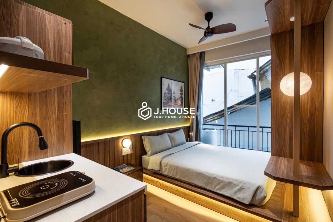 Studio in District 1 with Private Balcony and Laundry - CivilisHouse