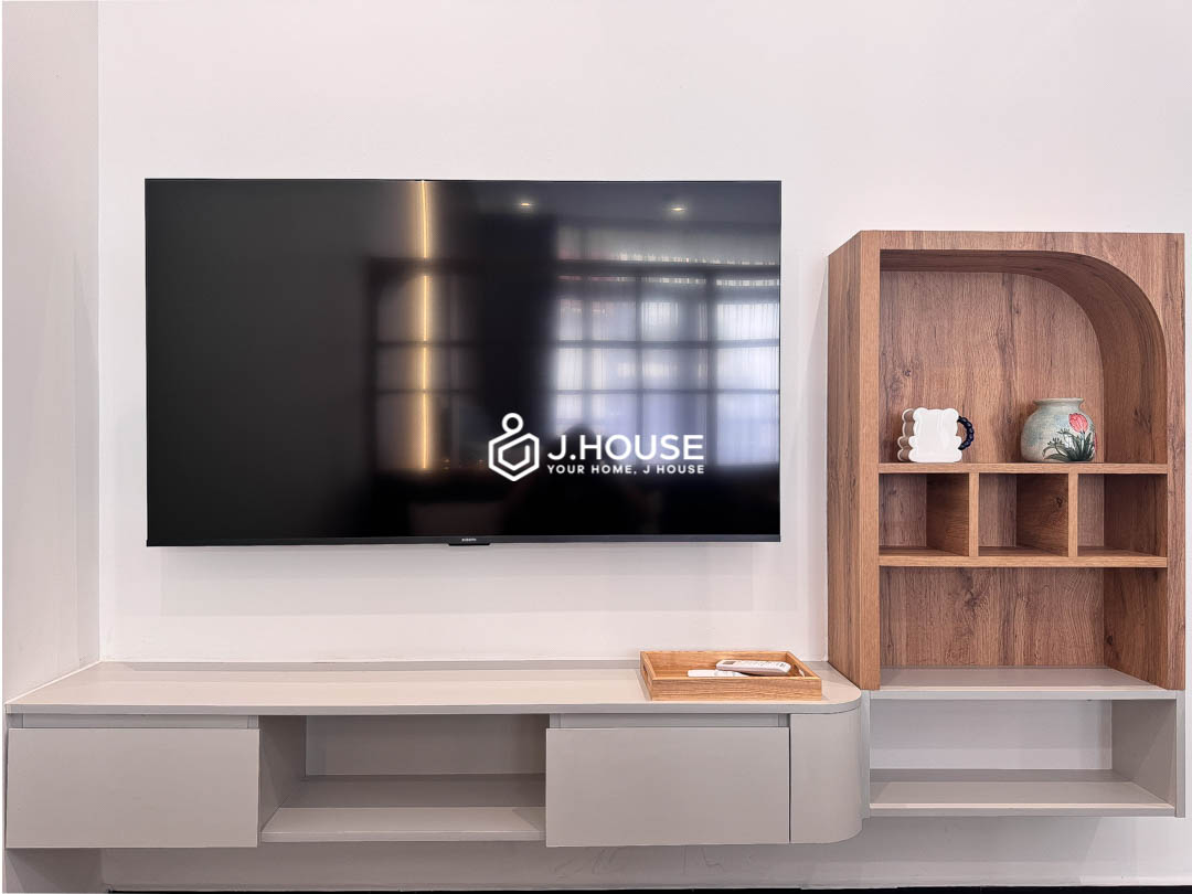 bright-studio-serviced-apartment-for-rent-district-1-maison-huong-2a-1