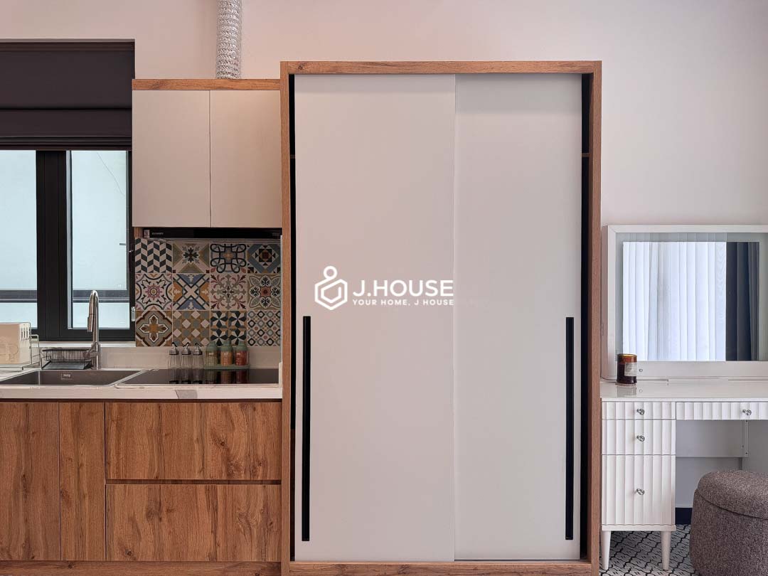 bright-studio-serviced-apartment-for-rent-district-1-maison-huong-2a-10