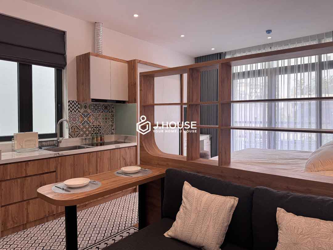 bright-studio-serviced-apartment-for-rent-district-1-maison-huong-2a-2