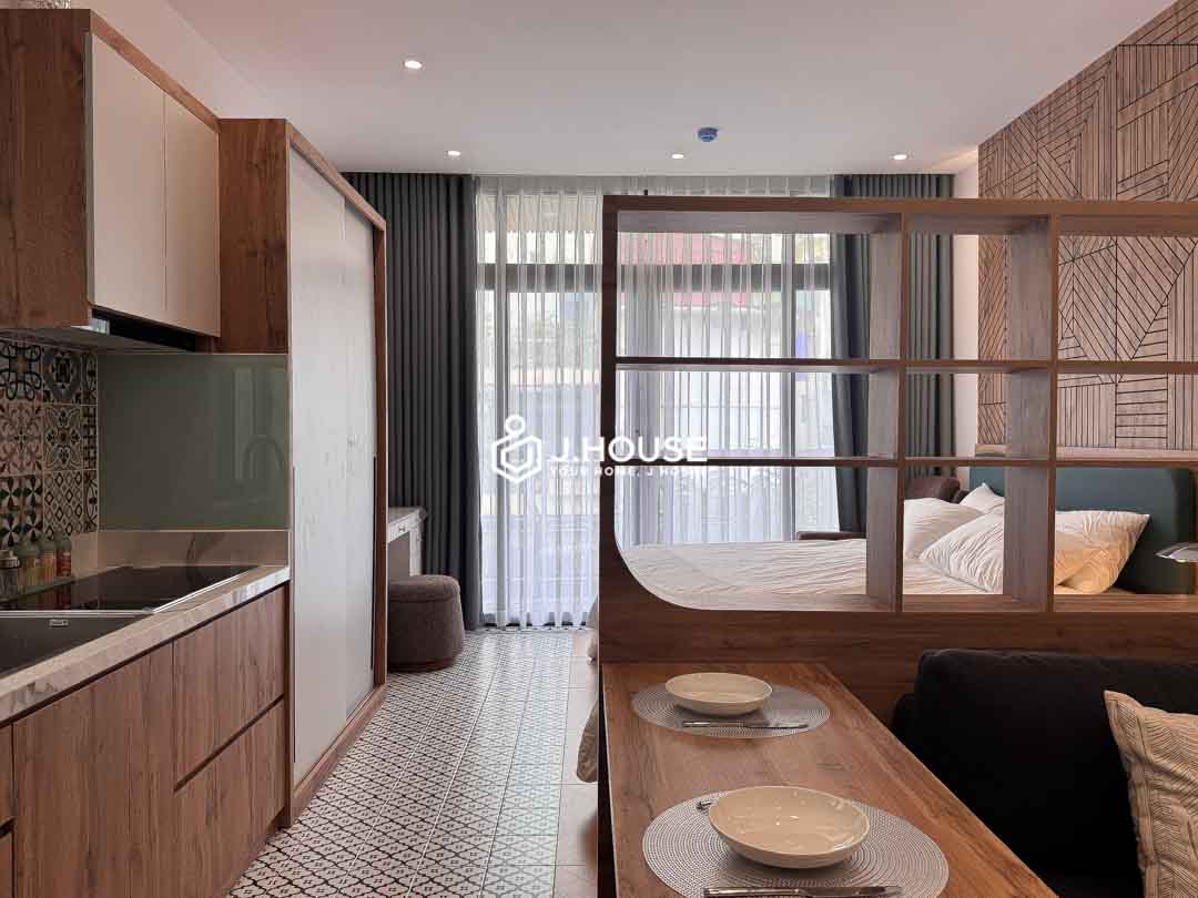 bright-studio-serviced-apartment-for-rent-district-1-maison-huong-2a-3