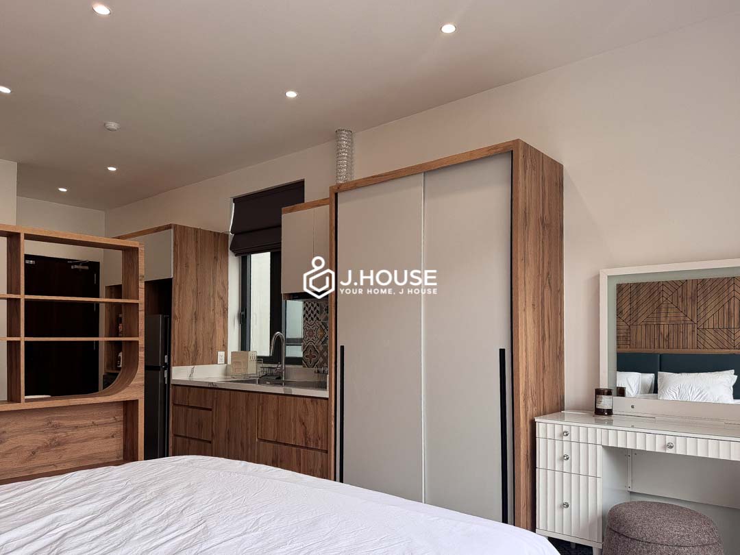 bright-studio-serviced-apartment-for-rent-district-1-maison-huong-2a-8