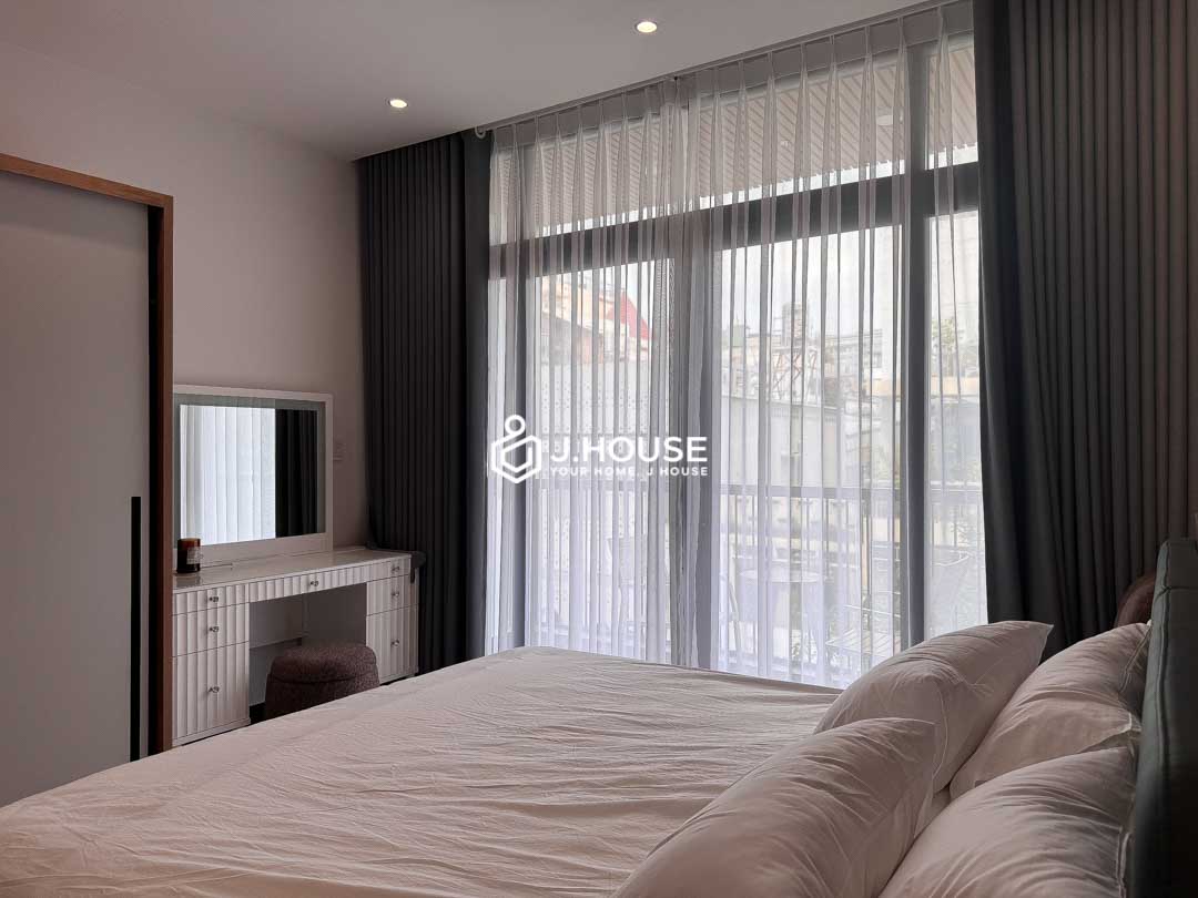 bright-studio-serviced-apartment-for-rent-district-1-maison-huong-2a-9