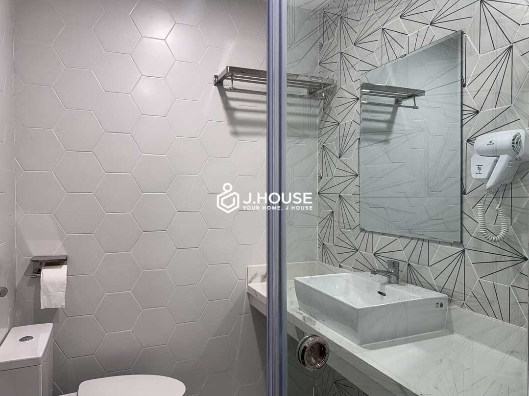 cozy-studio-apartment-for-rent-district-1-maison-huong-3b-12