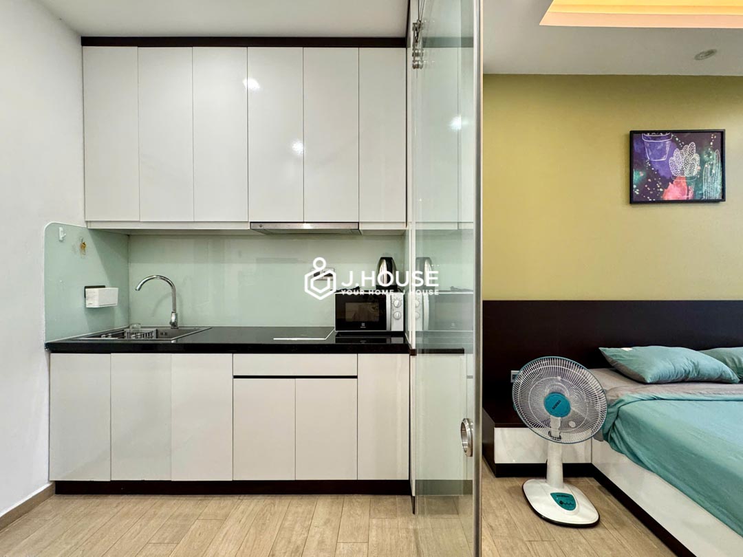 modern-1-bedroom-with-balcony-in-thao-dien-mz-apartment-401-6