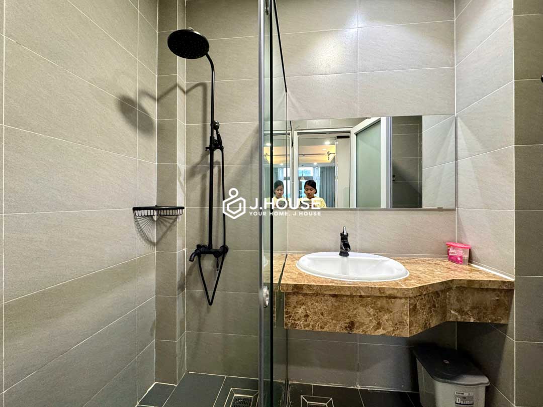 modern-1-bedroom-with-balcony-in-thao-dien-mz-apartment-401-7