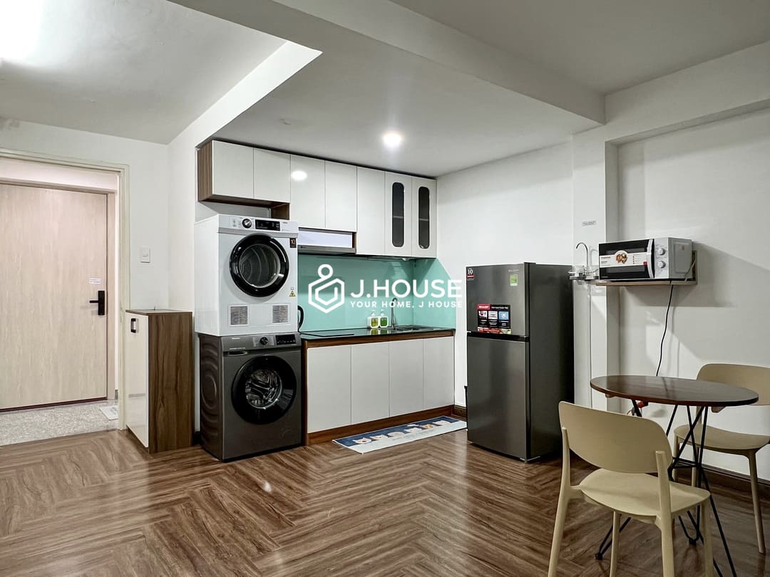 Bright 1 br apartment for rent in District 1, HCMC - Nguyen Gia Apartment