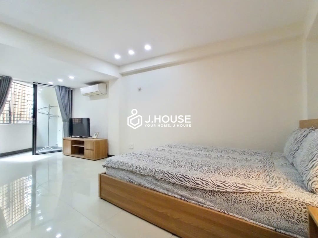Bright studio apartment for rent in Binh Thanh District, HCMC