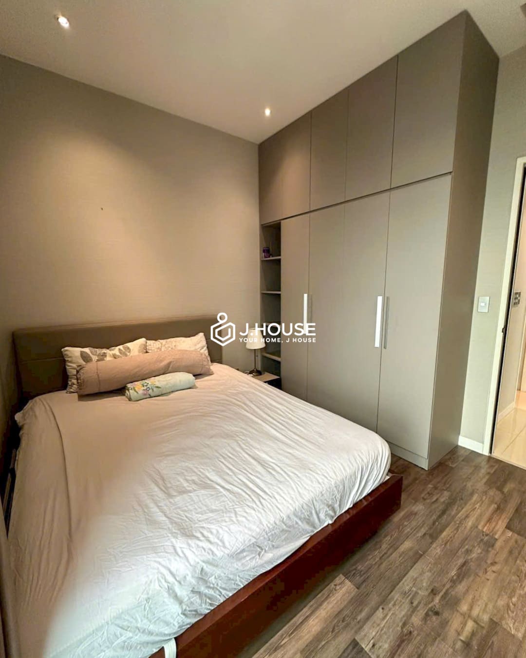 The Ascent Condominium for rent - 2 bedroom with river view, high floor