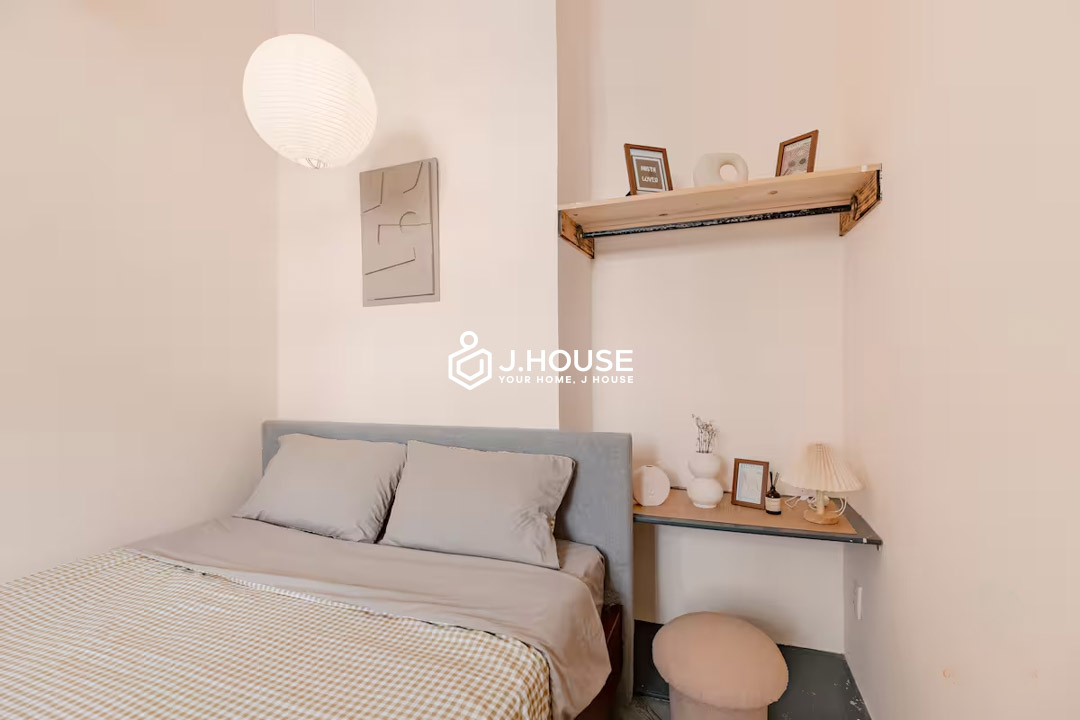 Artsy 1-Bedroom Apartment For Rent in Da Kao, District 1 - Glowing Ember