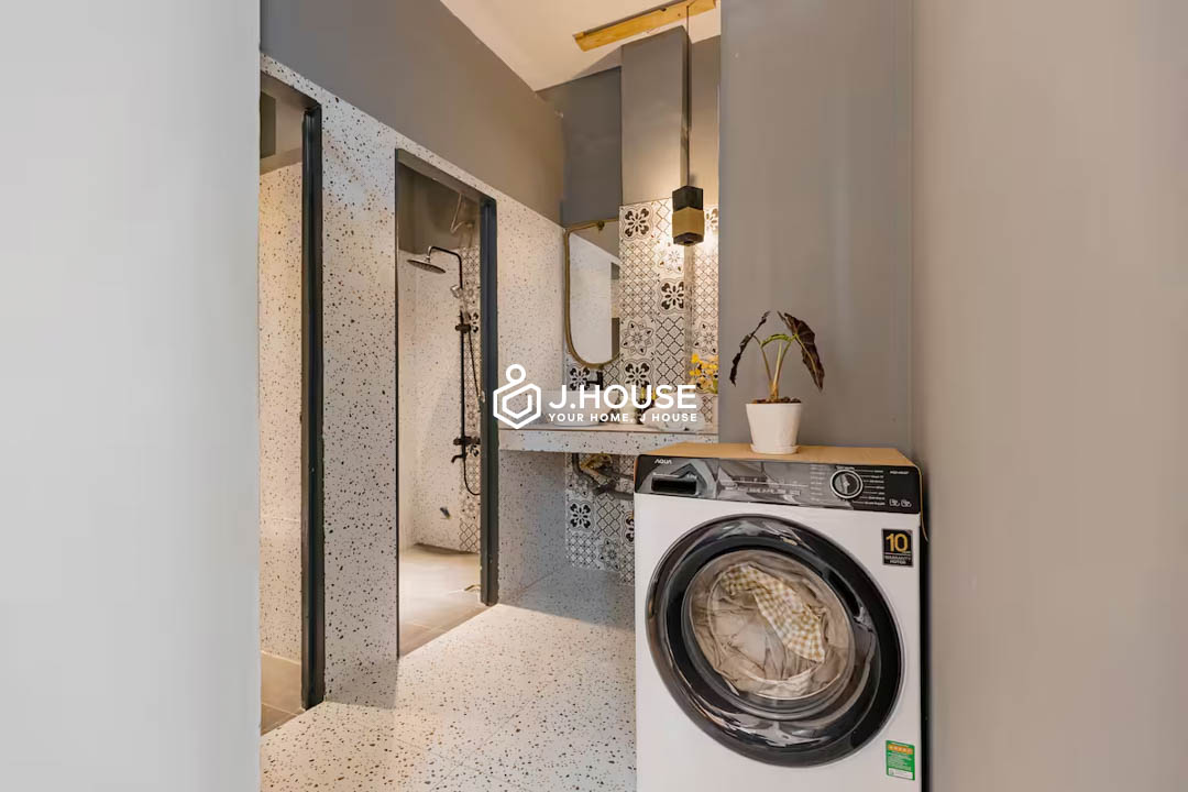 Artsy 1-Bedroom Apartment For Rent in Da Kao, District 1 - Glowing Ember