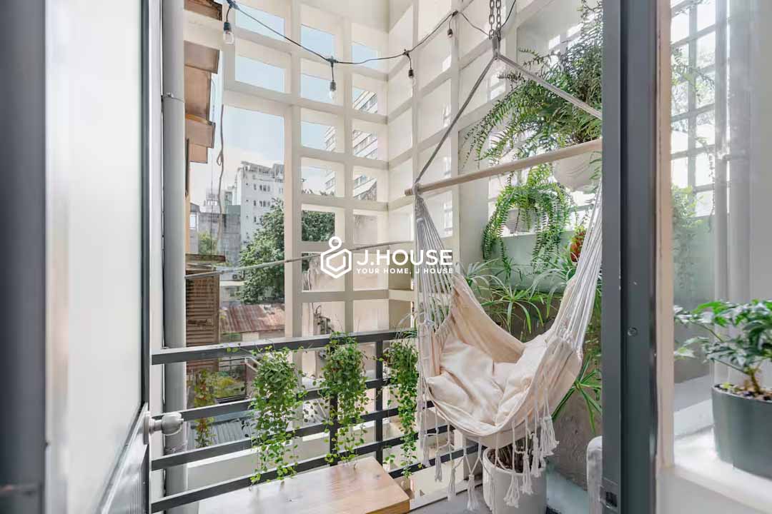 Artsy 1-Bedroom Apartment For Rent in Da Kao, District 1 - Glowing Ember