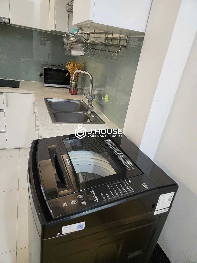 bright-1-bedroom-apartment-with-large-window-in-district-1-b3-5