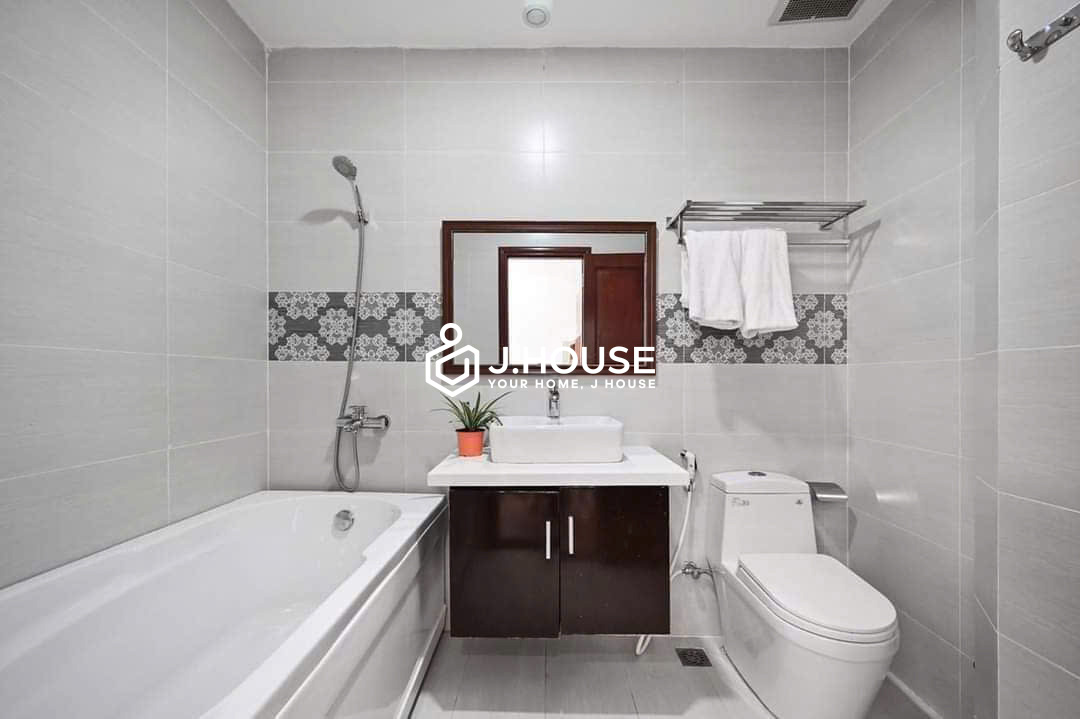 Bright 1-Bedroom with Spacious Balcony For Rent in D7 - Genie Apartment