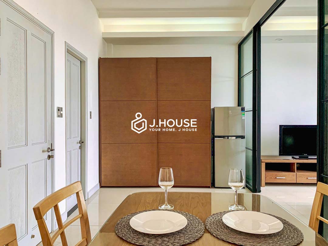 bright-2-bedroom-serviced-apartment-rent-le-van-sy-tan-binh-1