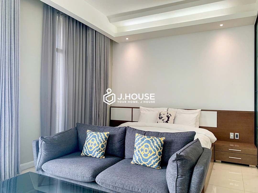 bright-2-bedroom-serviced-apartment-rent-le-van-sy-tan-binh-3