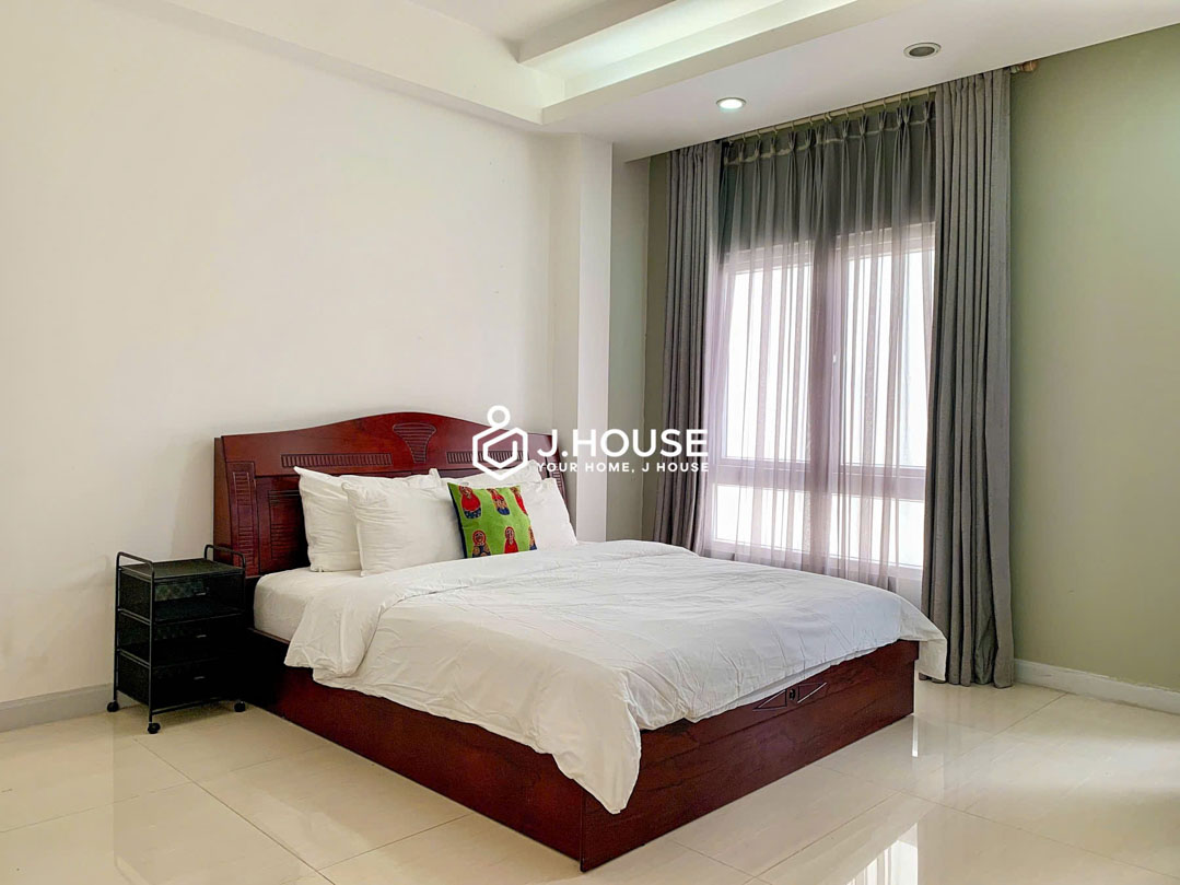 bright-2-bedroom-serviced-apartment-rent-le-van-sy-tan-binh-4