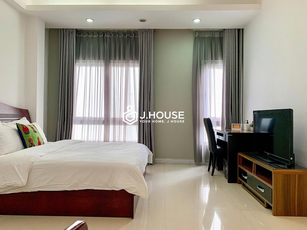 bright-2-bedroom-serviced-apartment-rent-le-van-sy-tan-binh-5