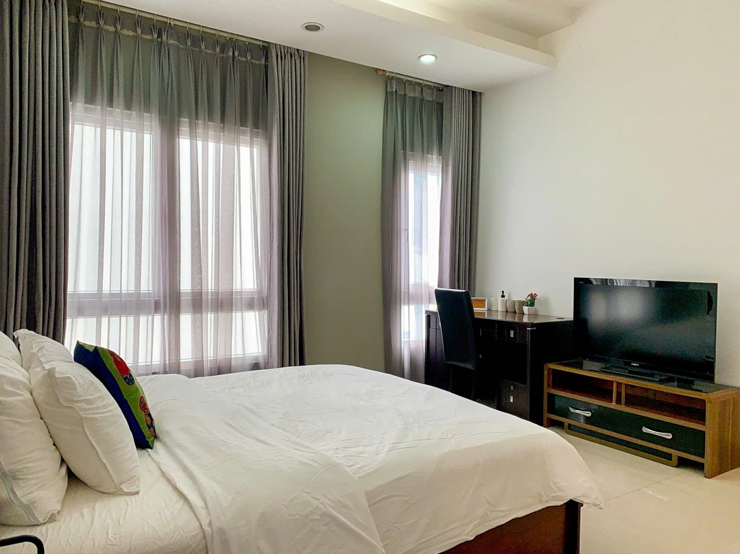 bright-2-bedroom-serviced-apartment-rent-le-van-sy-tan-binh-6