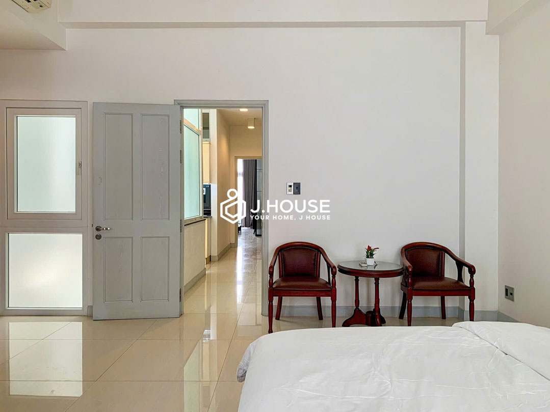 bright-2-bedroom-serviced-apartment-rent-le-van-sy-tan-binh-7