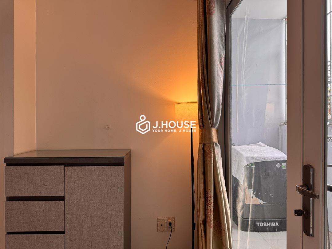 Cozy 1 bedroom with large windows for rent in Tan Binh