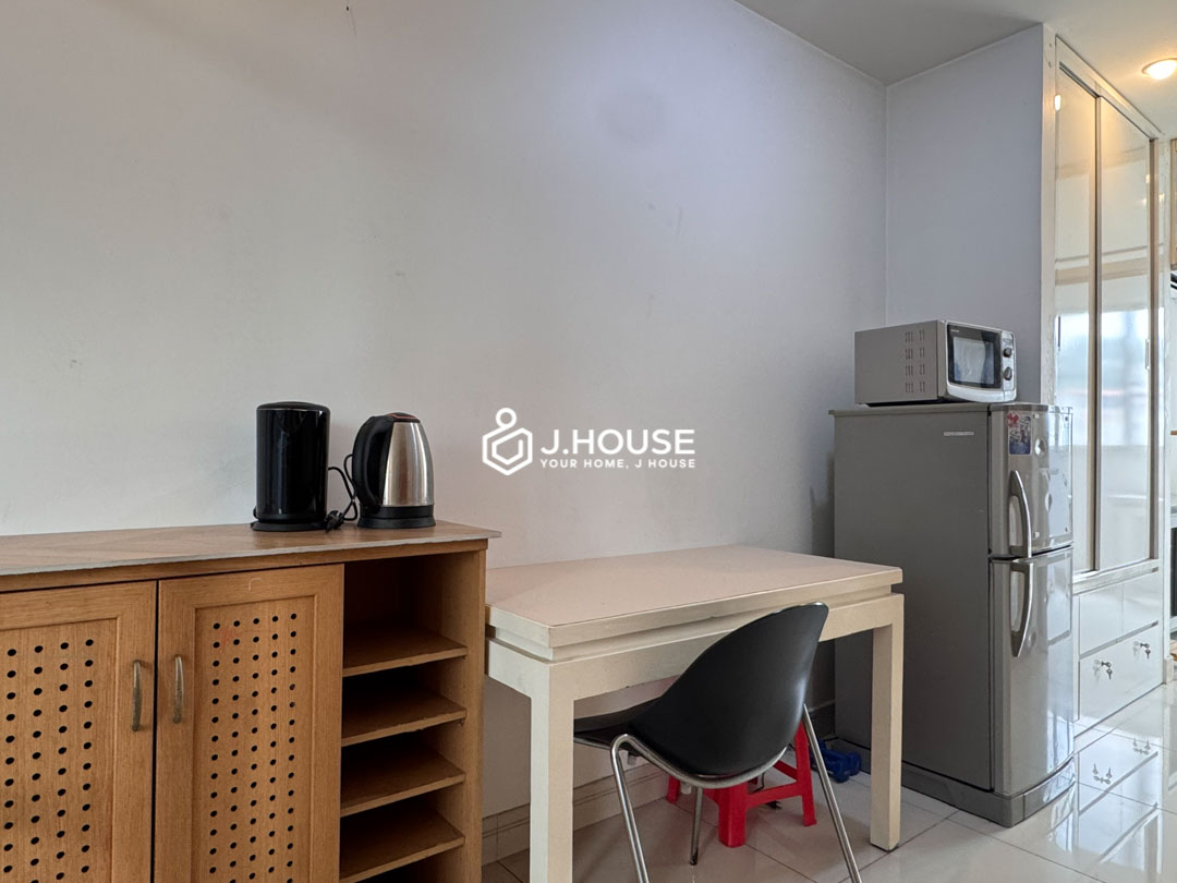 Cozy 1 bedroom with large windows for rent in Tan Binh