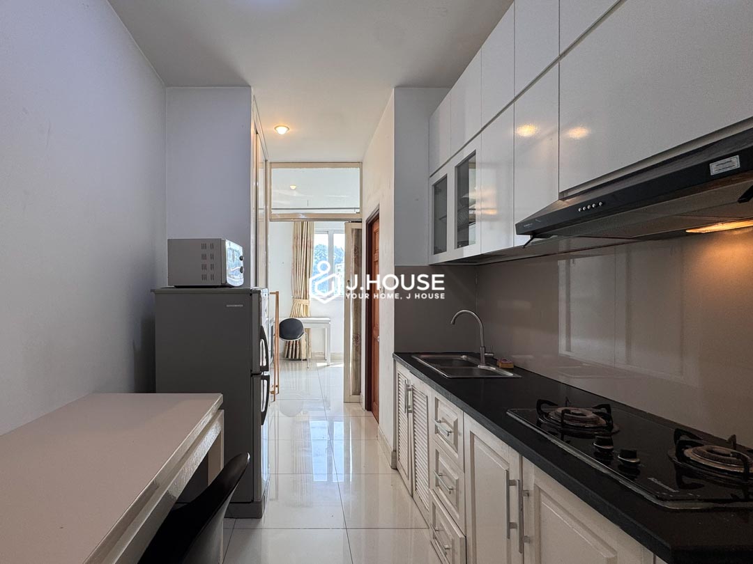 Cozy 1 bedroom with large windows for rent in Tan Binh