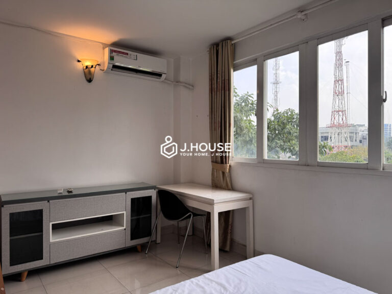 Cozy 1 bedroom with large windows for rent in Tan Binh