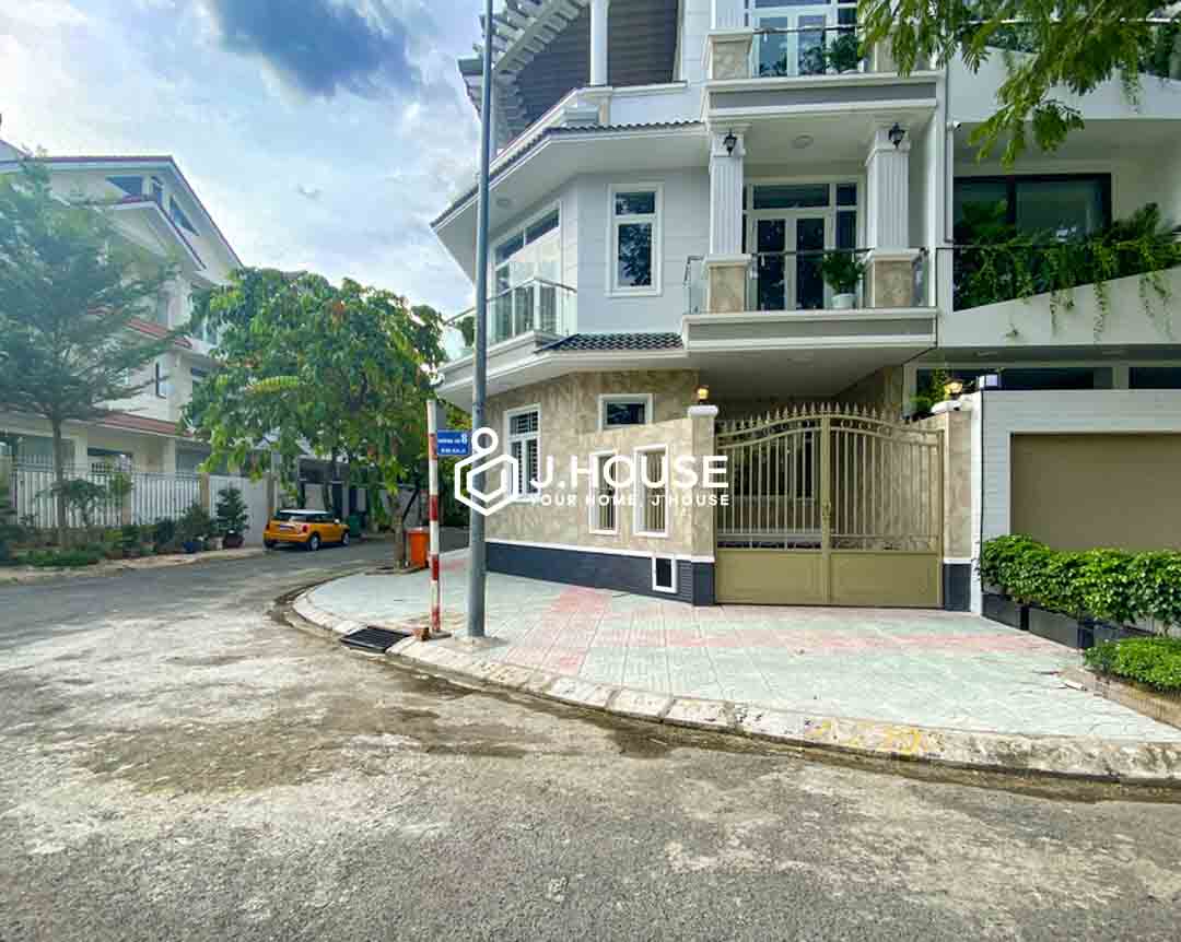 Modern & Bright Studio For Rent in District 7, HCMC - Lynh Apartment