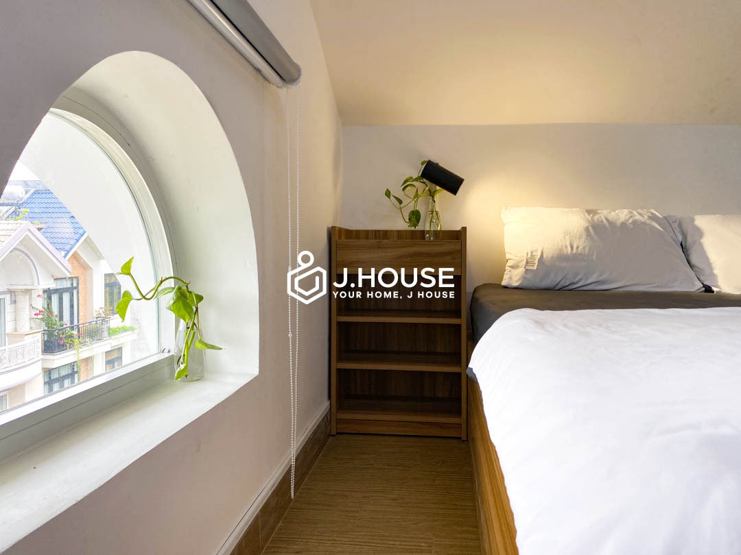 Modern Studio with Arched Window for Rent in District 7 – Lynh Apartment